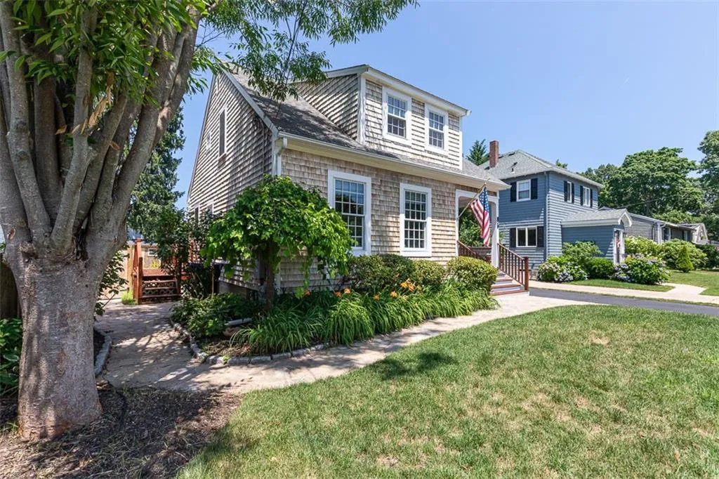 85 Highland Avenue Barrington RI 02806