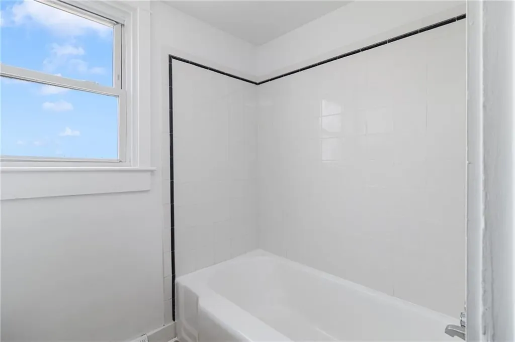 1609 West Main Road Middletown RI 02842