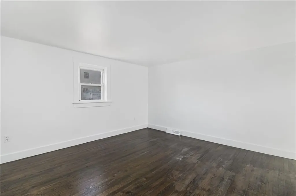 1609 West Main Road Middletown RI 02842