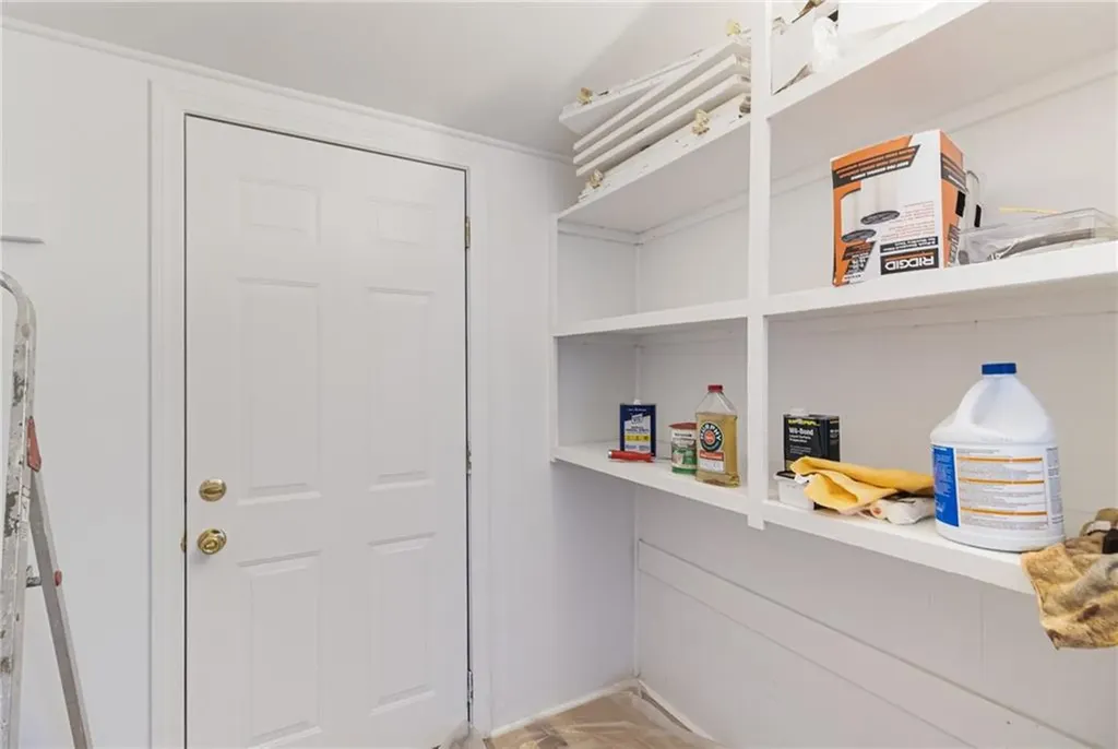 1609 West Main Road Middletown RI 02842