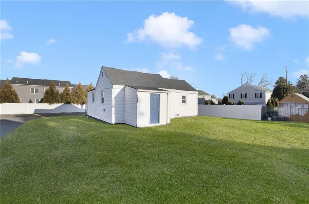 1609 West Main Road Middletown RI 02842