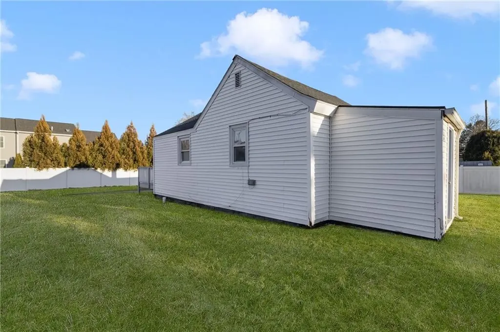 1609 West Main Road Middletown RI 02842