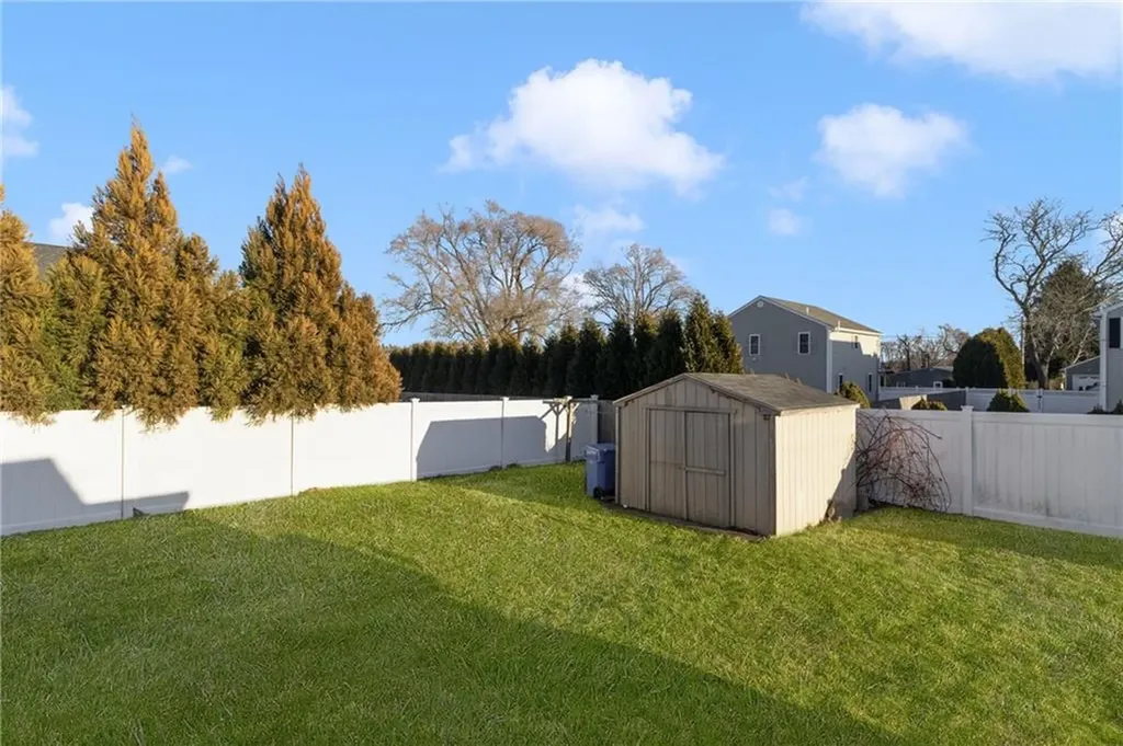 1609 West Main Road Middletown RI 02842