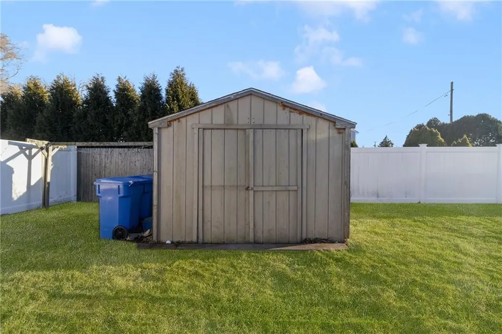 1609 West Main Road Middletown RI 02842
