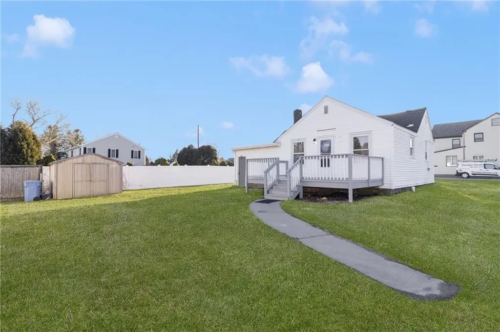 1609 West Main Road Middletown RI 02842