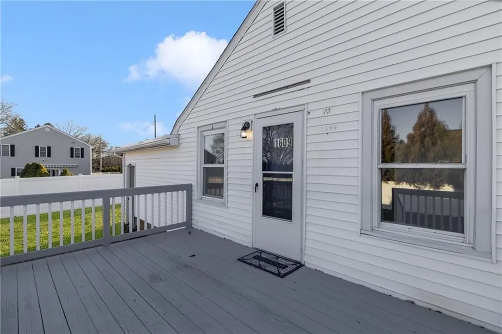 1609 West Main Road Middletown RI 02842