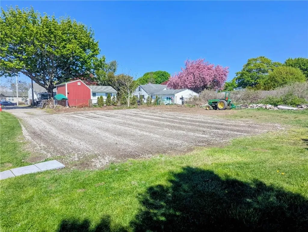 1609 West Main Road Middletown RI 02842