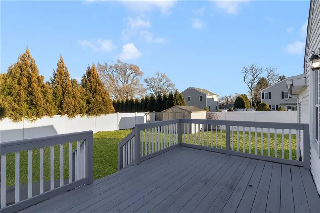 1609 West Main Road Middletown RI 02842
