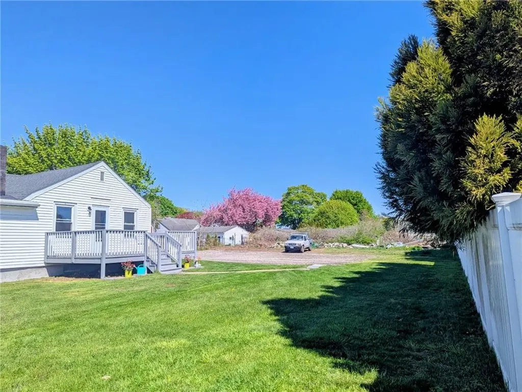 1609 West Main Road Middletown RI 02842