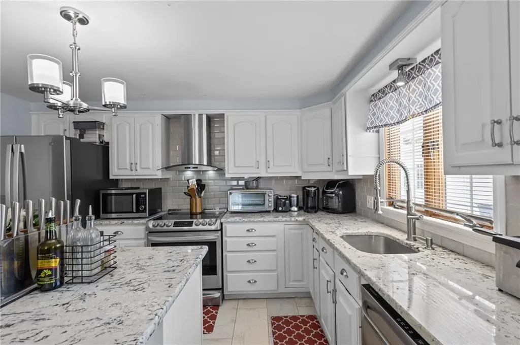 74 Youngs Avenue West Warwick RI 02893