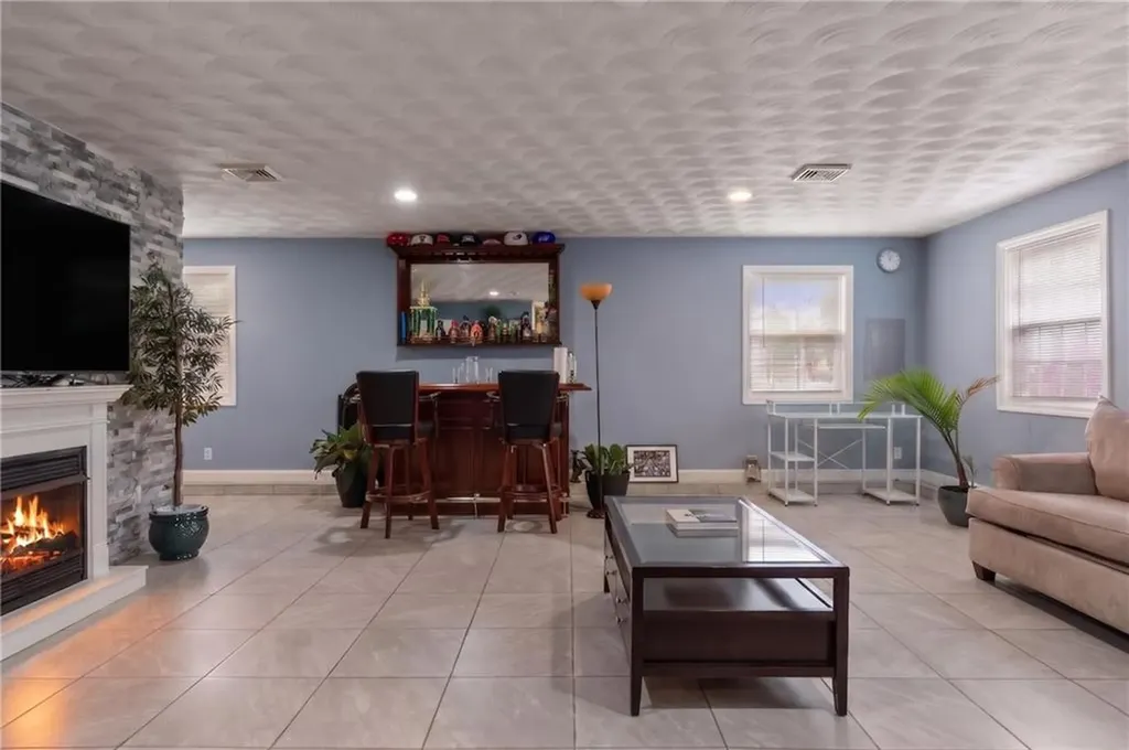 234 3rd Avenue Cranston RI 02910