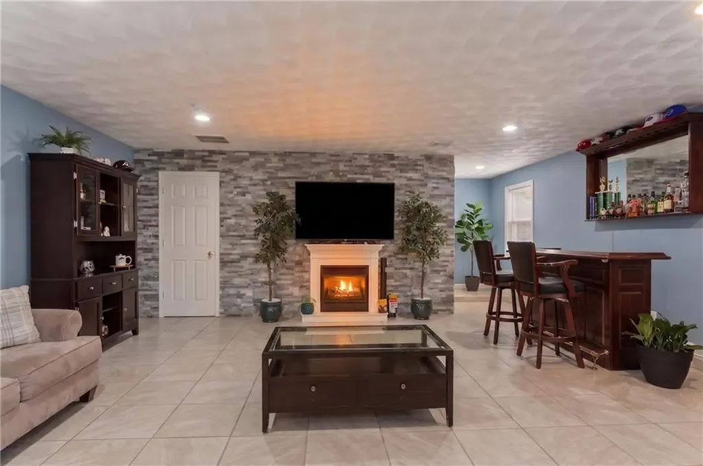 234 3rd Avenue Cranston RI 02910