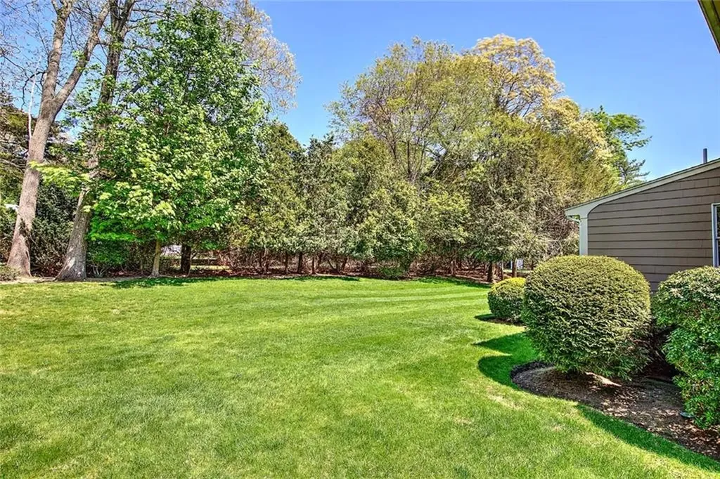 11 Henry Drive Barrington RI 02806