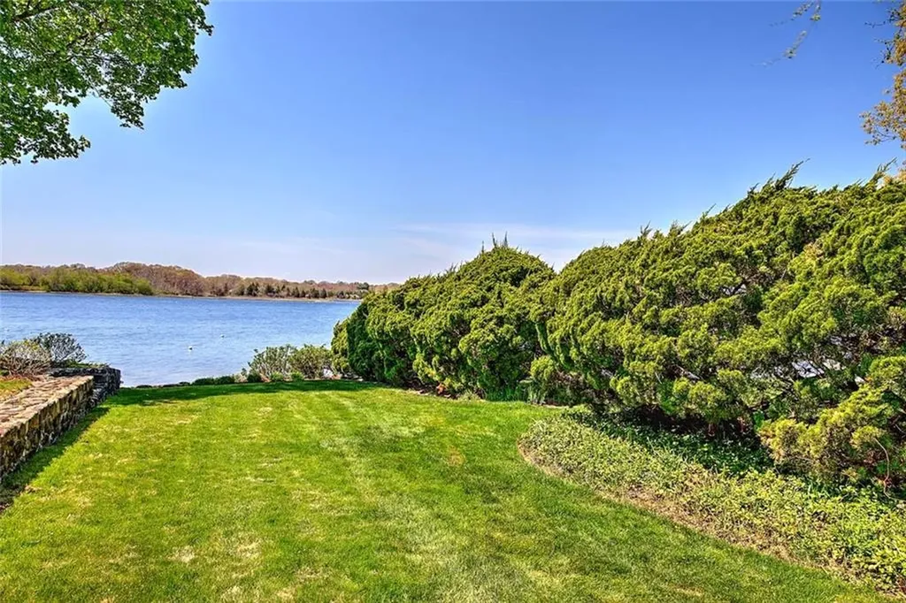 11 Henry Drive Barrington RI 02806