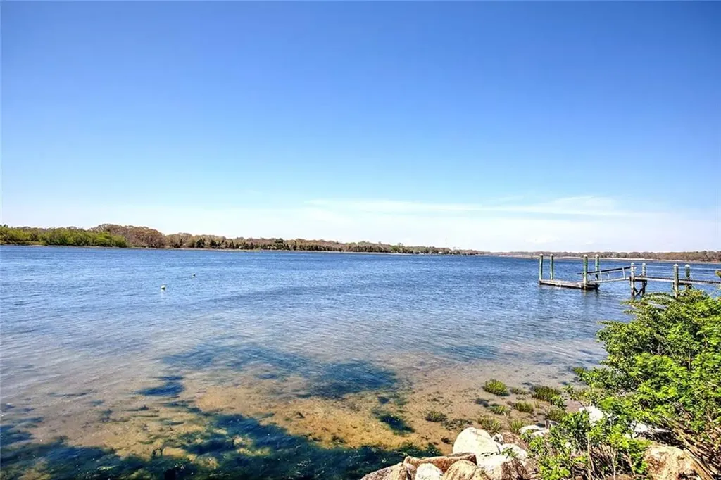 11 Henry Drive Barrington RI 02806