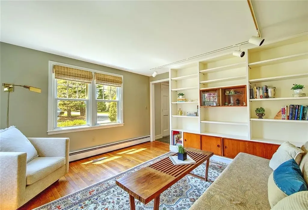 11 Henry Drive Barrington RI 02806