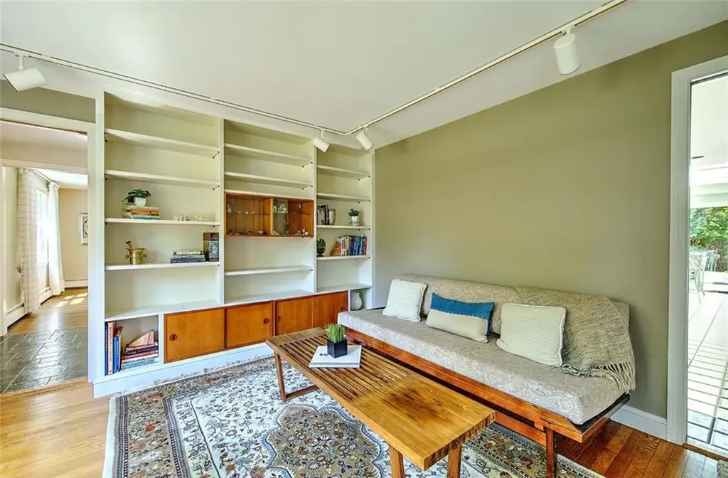 11 Henry Drive Barrington RI 02806