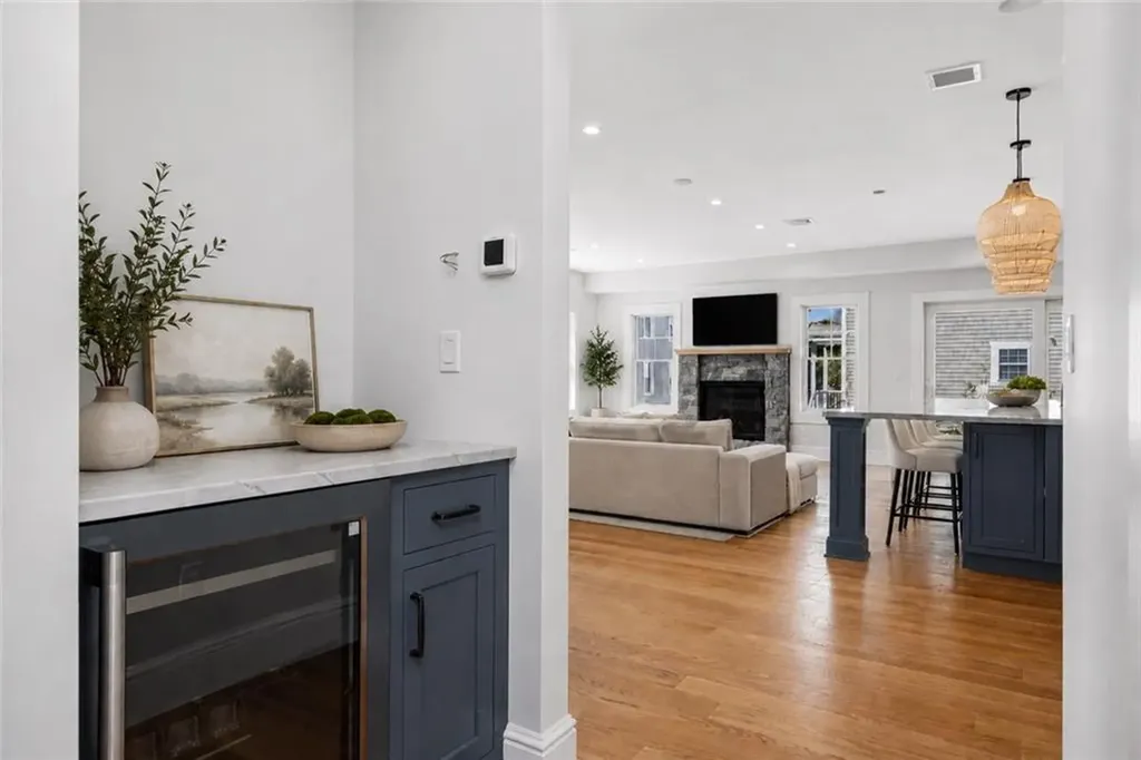 6 Sharon Court Newport RI 02840