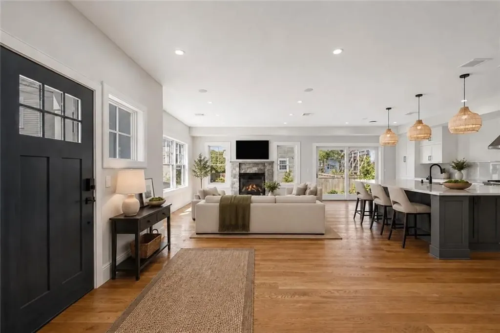 6 Sharon Court Newport RI 02840