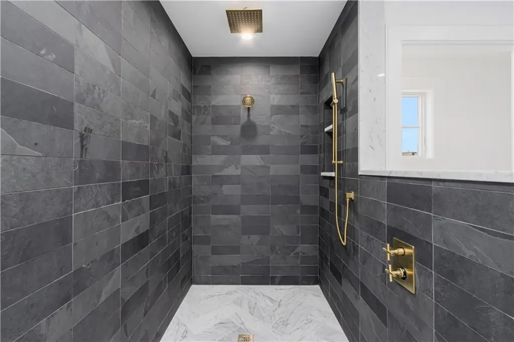 6 Sharon Court Newport RI 02840
