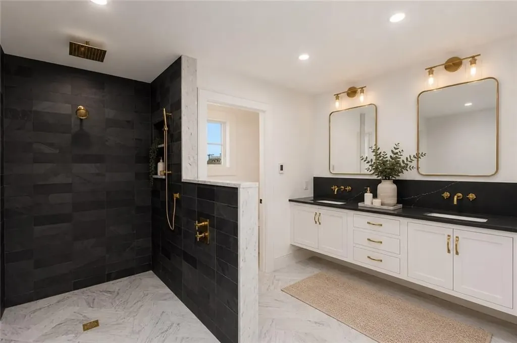 6 Sharon Court Newport RI 02840