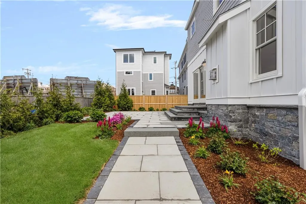 6 Sharon Court Newport RI 02840