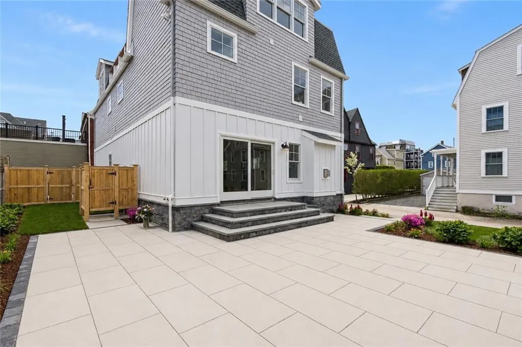 6 Sharon Court Newport RI 02840