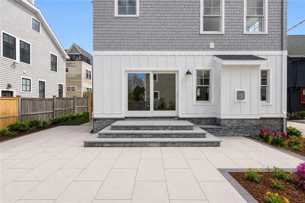 6 Sharon Court Newport RI 02840
