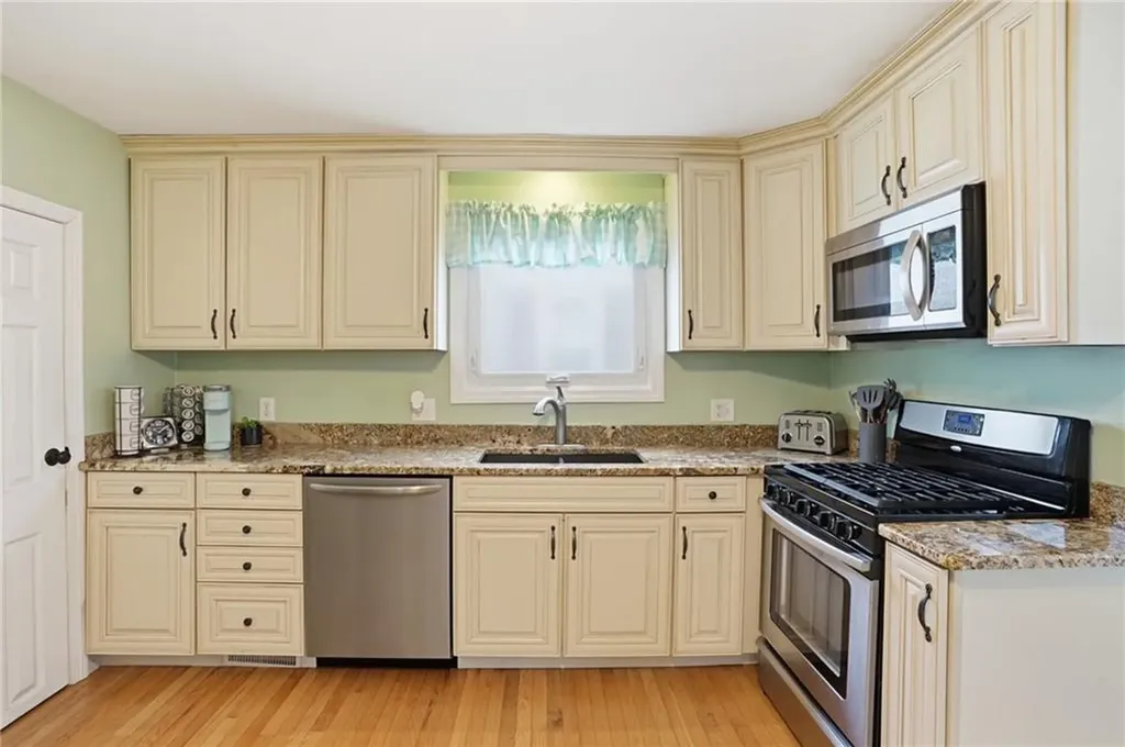 118 Bellevue Avenue North Smithfield RI 02896