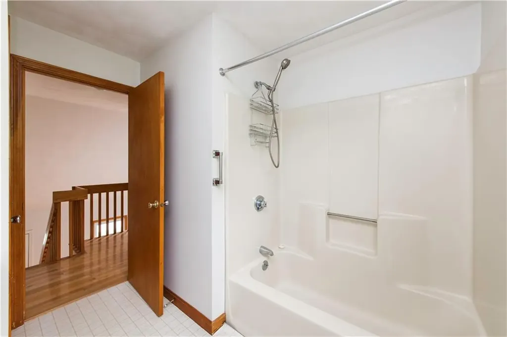 6 Englewood Court Warren RI 02885
