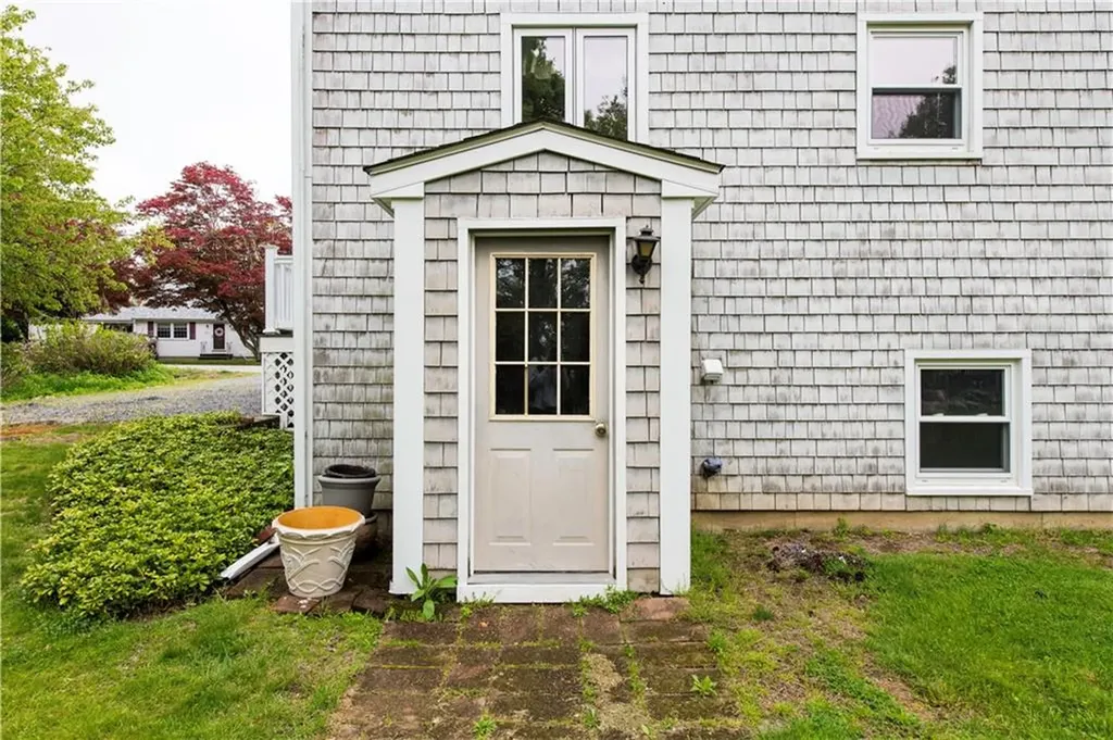 6 Englewood Court Warren RI 02885