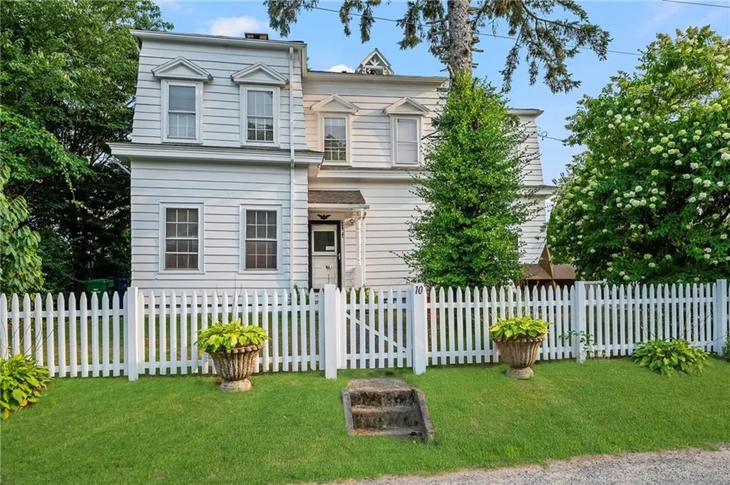 10 12 Hendricks Street South Kingstown RI 02879