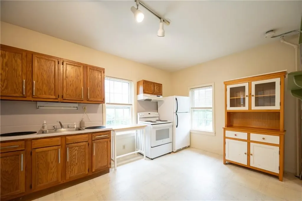 10 12 Hendricks Street South Kingstown RI 02879