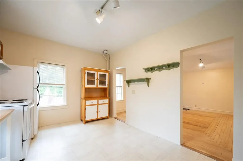 10 12 Hendricks Street South Kingstown RI 02879