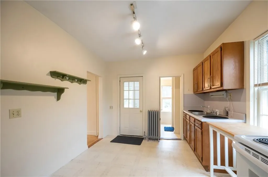10 12 Hendricks Street South Kingstown RI 02879