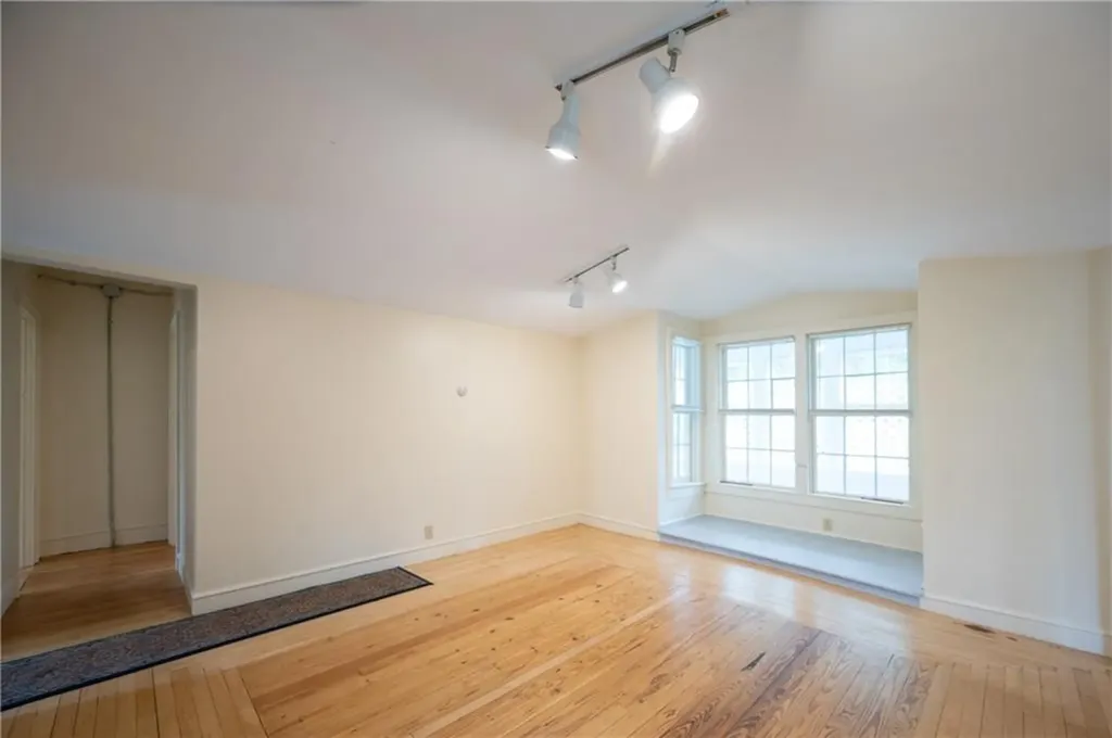 10 12 Hendricks Street South Kingstown RI 02879