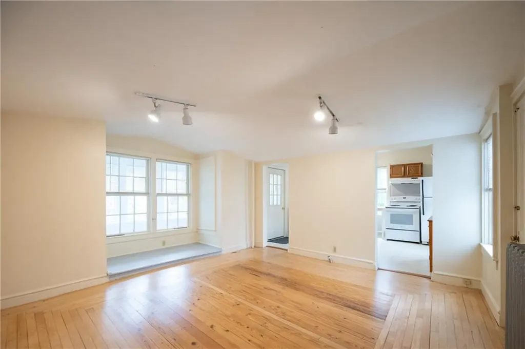 10 12 Hendricks Street South Kingstown RI 02879