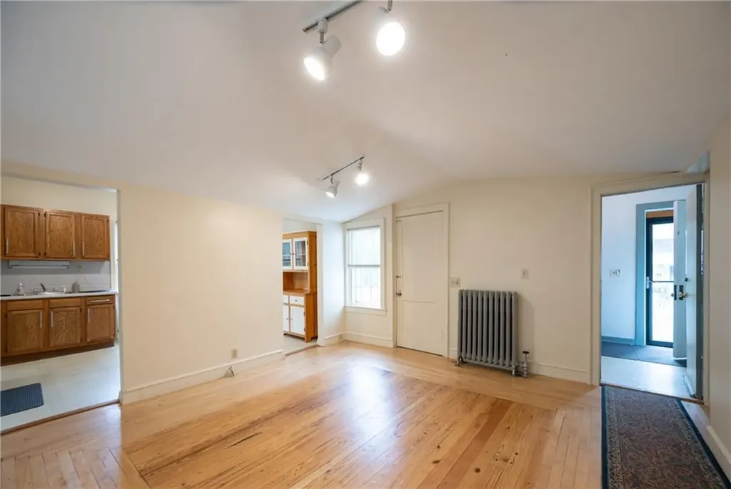 10 12 Hendricks Street South Kingstown RI 02879