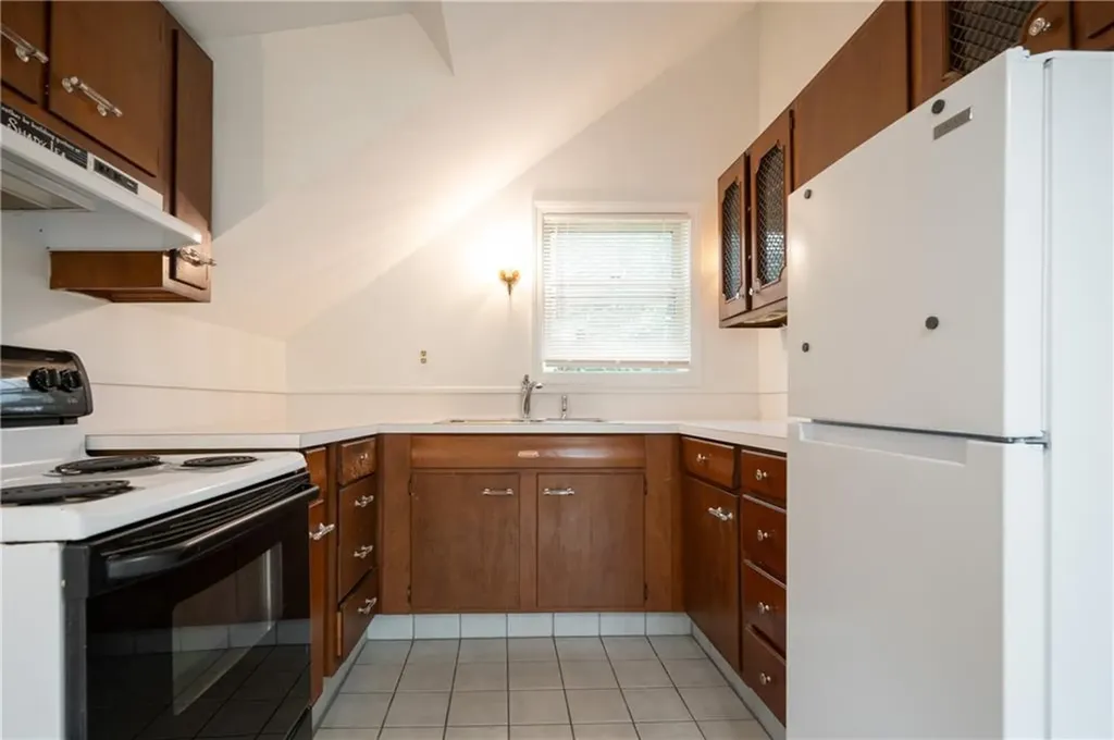 10 12 Hendricks Street South Kingstown RI 02879