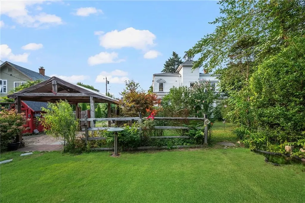 10 12 Hendricks Street South Kingstown RI 02879