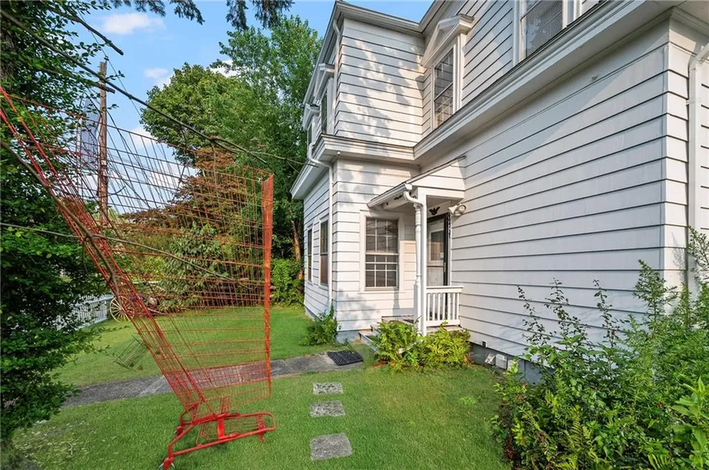 10 12 Hendricks Street South Kingstown RI 02879