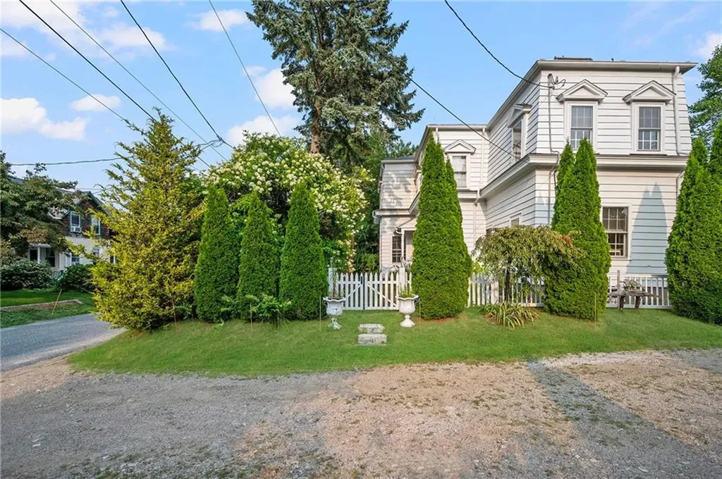 10 12 Hendricks Street South Kingstown RI 02879