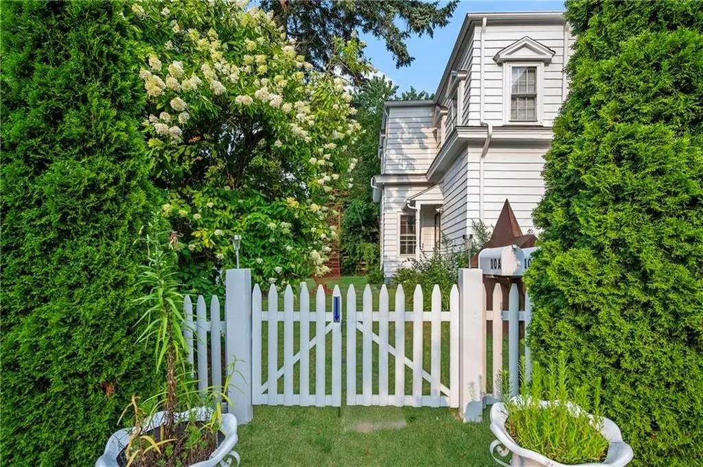 10 12 Hendricks Street South Kingstown RI 02879