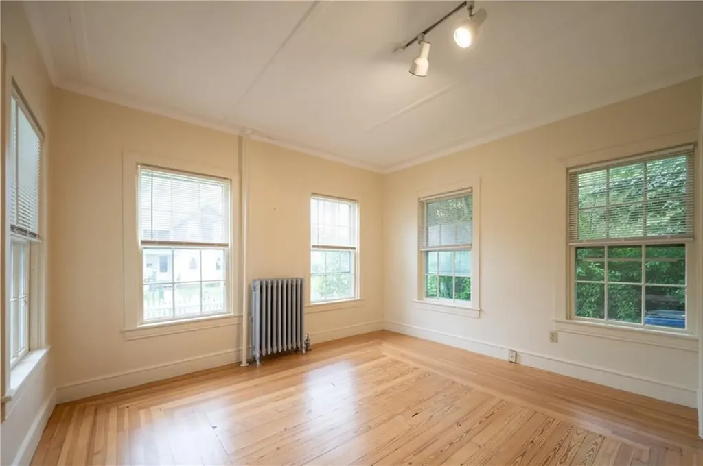 10 12 Hendricks Street South Kingstown RI 02879
