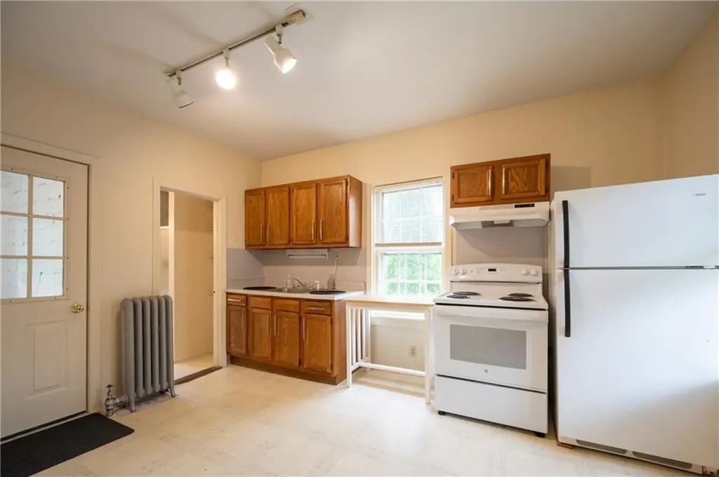 10 12 Hendricks Street South Kingstown RI 02879