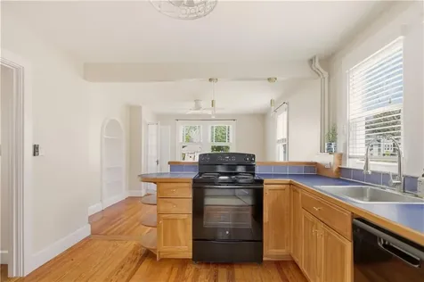 53 Berkeley Avenue Newport RI 02840