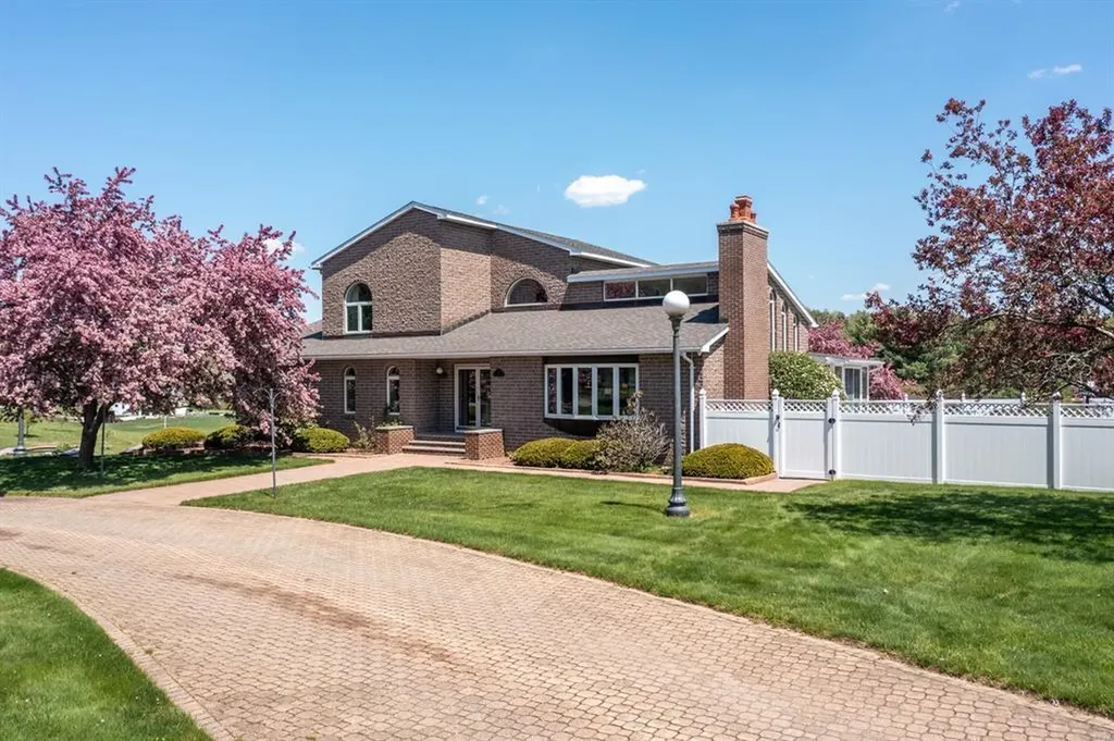 524 Wauregan Road Brooklyn CT 06234