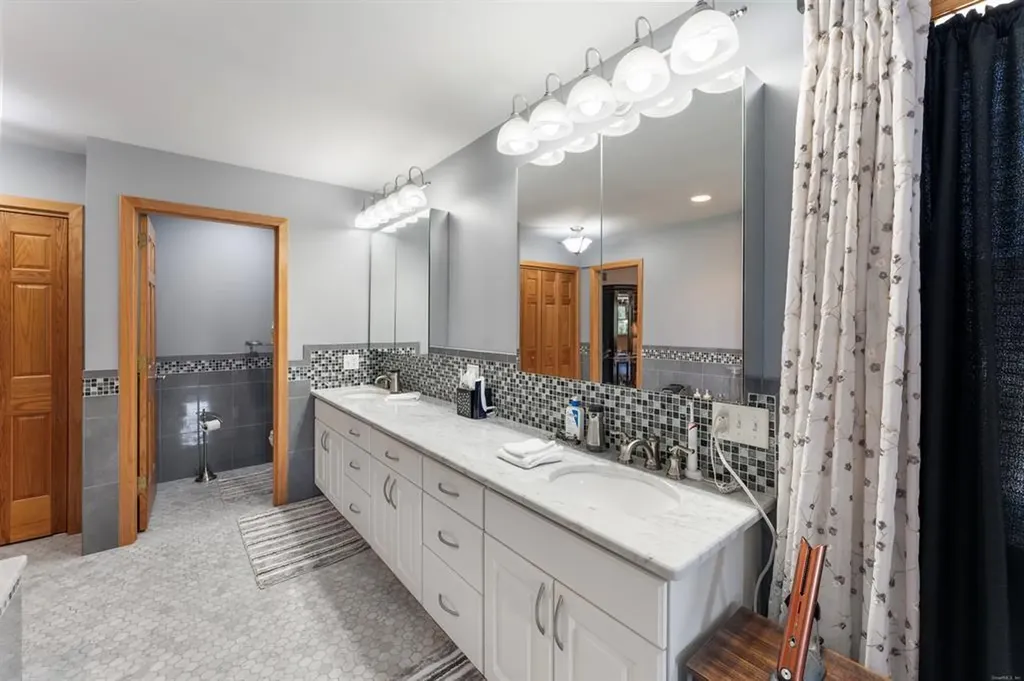 524 Wauregan Road Brooklyn CT 06234