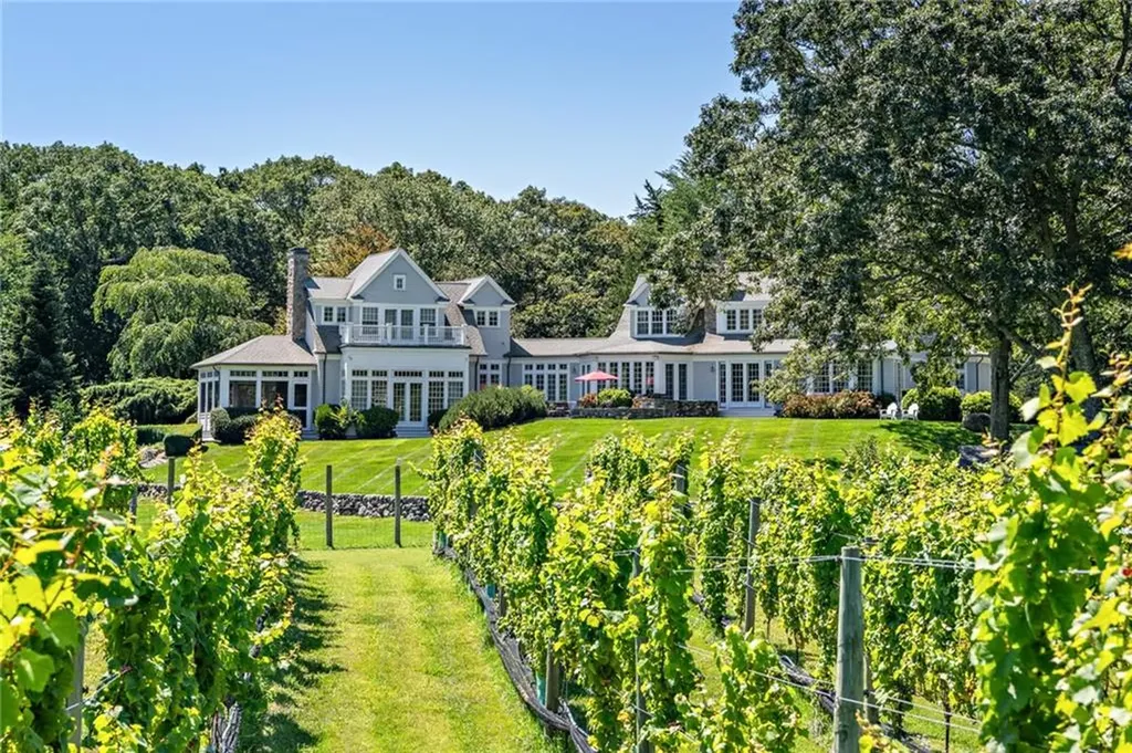 1591 C Commodore Perry Highway South Kingstown RI 02879