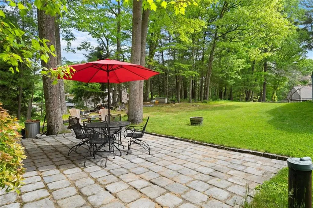20 Follett Street North Smithfield RI 02896